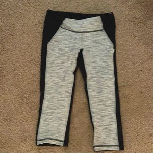 ALO Capri Yoga pants